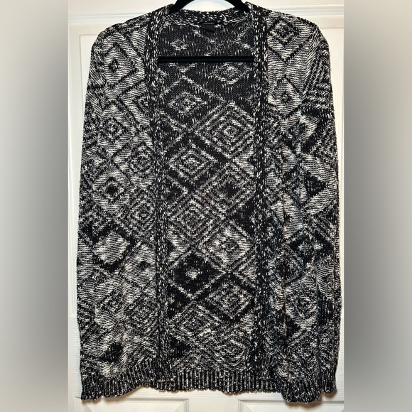 FOREVER 21 Aztec Print Open-Front Knit Cardigan Sweater- Black/White Size Small - Picture 1 of 4